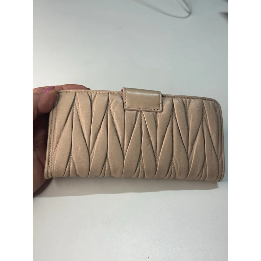 Women's Miu Miu Wallet One Size Beige Gold